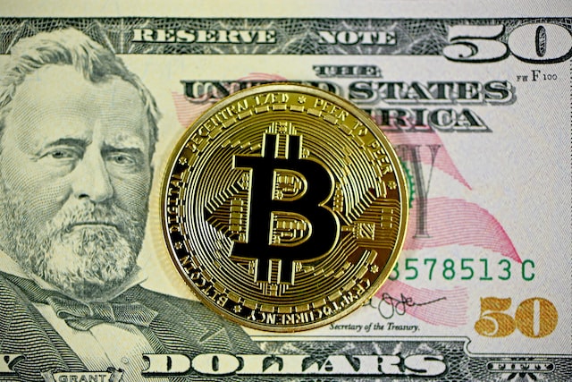 波段巨鲸7小时前通过闪电贷偿还480.16枚ETH，目前仍抵押1714万枚DAI借出4525枚ETH